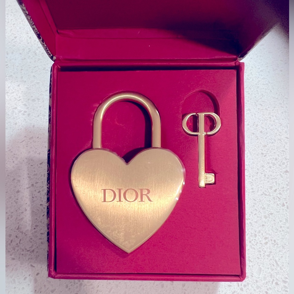 🎁 DIOR LOCK & KEY
